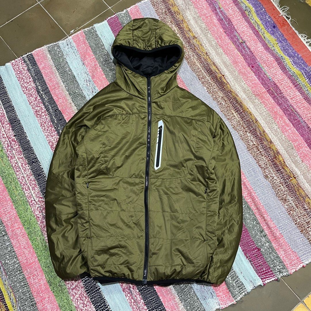 Field core reversible jacket on Carousell