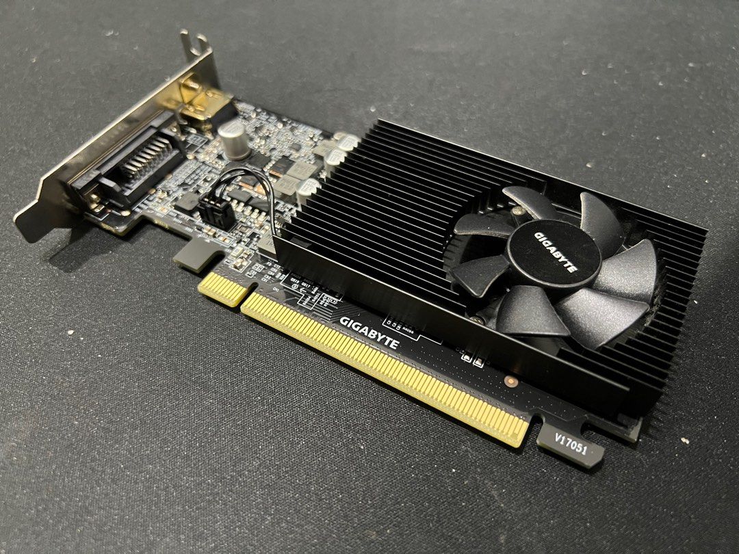 Gigabyte v17051 online