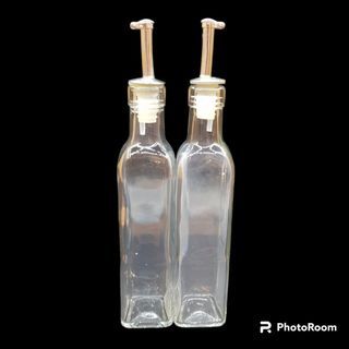 Glass cruet oil condiment dispenser
