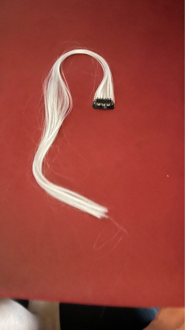 Hair Extension Clip on White, Women's Fashion, Watches & Accessories