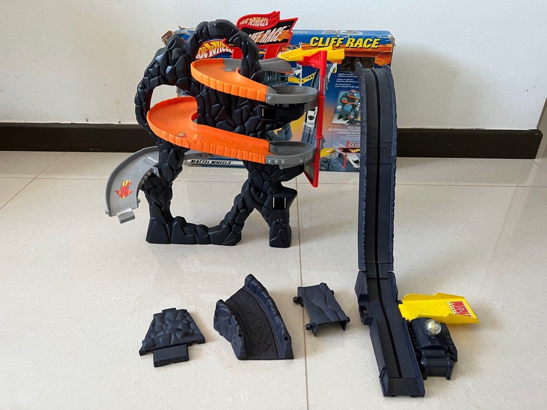 Hot wheels cliff race sales