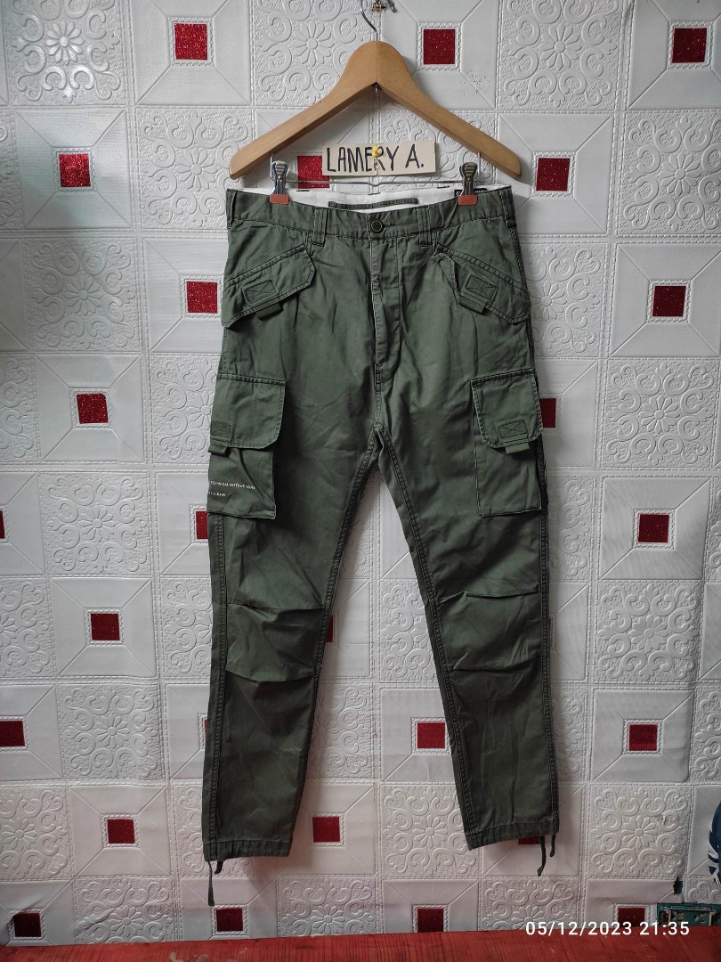 IZZUE ARMY CARGO PANTS on Carousell