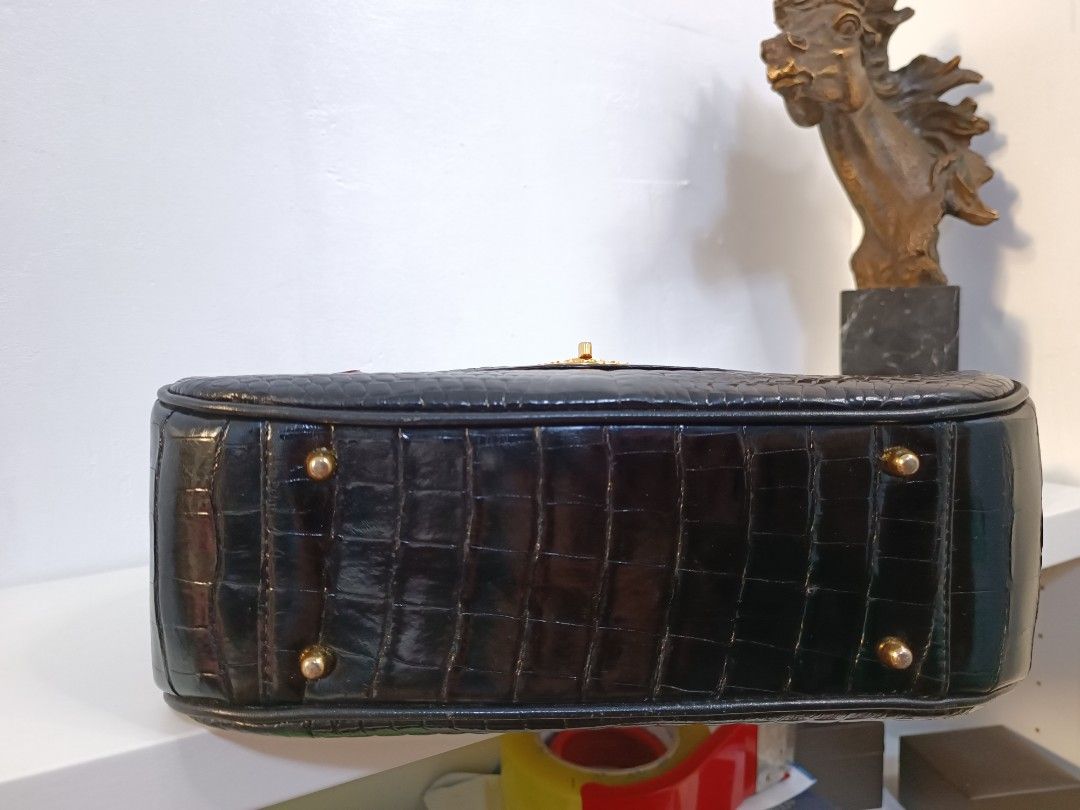 JRA crocodile bag (Category: Luxury Bags & Wallets) located in Malabon City. Submitted by mistej_restoration (Listing ID 1231602998, Image 3). Description: good condi free sling.