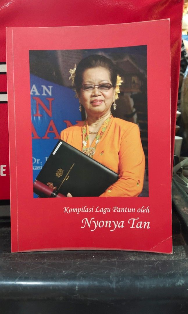 Komplikasi Lagu Pantun Oleh Nyonya Tan 50 Hobbies Toys Books komplikasi-lagu-pantun-oleh-nyonya-tan-50-hobbies-toys-books