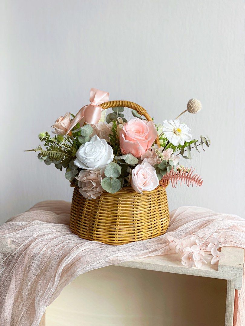 Laena Flower Basket Preserved & Dried flowers, Hobbies & Toys