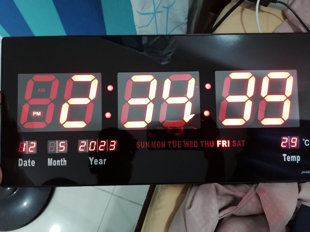 large-display-digital-clock-on-carousell