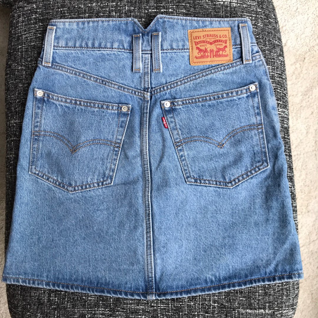 Levi's button front mini skirt 2025