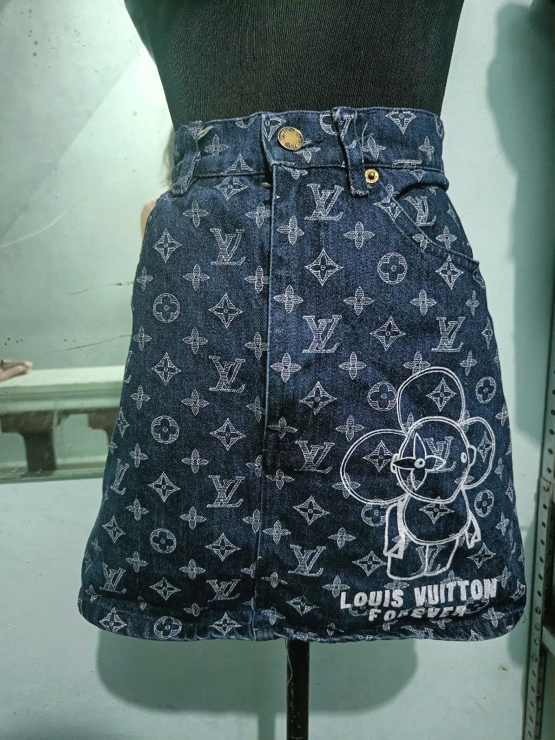 Mid-length skirt Louis Vuitton Blue size 40 IT in Denim - Jeans