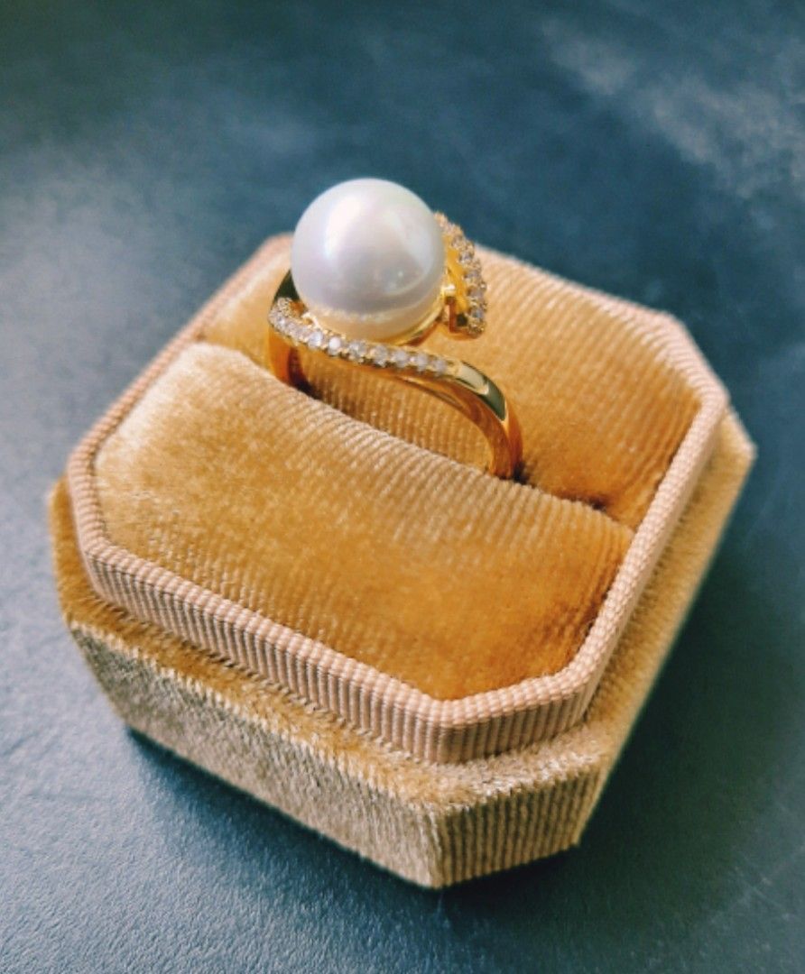 Pristine Pearl Gold Finger Ring
