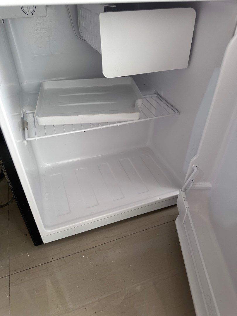 Magic Chef Bar refrigerator, Furniture & Home Living, Bathroom