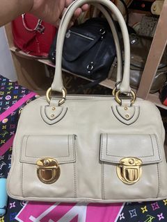 Guaranteed authentic Marc Jacobs Stella two way genuine lambskin leather riri  zipper rare find cream/beige off white bag, Luxury, Bags & Wallets on  Carousell