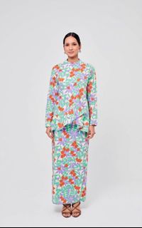 (Category: ) located in . Submitted by closet.atelier (Listing ID 1231486048, Image 1). Description: .