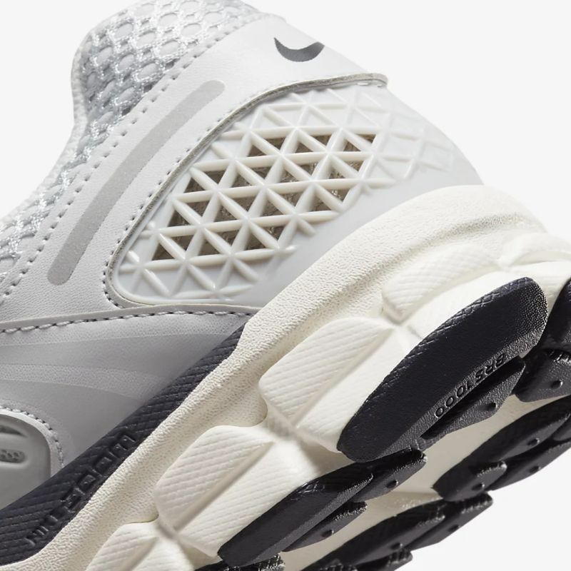 Nike Air Zoom Vomero 5