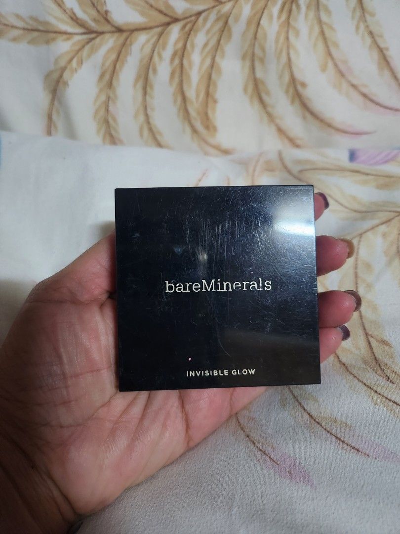 Original bareMinerals Invisible Glow Powder Highlighter (Category: Makeup) located in San Fernando. Submitted by bby0818 (Listing ID 1231557275, Image 1). Description: Purchased from Sephora, USA 🇺🇸 Retail: $30 (Approx. 1,673 in Php) Full size Net weight: 7g/0.24 oz Shade: Tan (golden peach with a luminous finish) Shelf life: 12 months.