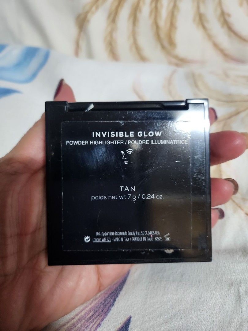 Original bareMinerals Invisible Glow Powder Highlighter (Category: Makeup) located in San Fernando. Submitted by bby0818 (Listing ID 1231557275, Image 3). Description: Purchased from Sephora, USA 🇺🇸 Retail: $30 (Approx. 1,673 in Php) Full size Net weight: 7g/0.24 oz Shade: Tan (golden peach with a luminous finish) Shelf life: 12 months.