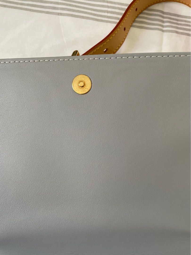 Original LV Musette Tango Vernis (Category: Luxury Bags & Wallets) located in Davao. Submitted by gkoolpieces (Listing ID 1231522426, Image 2). Description: .