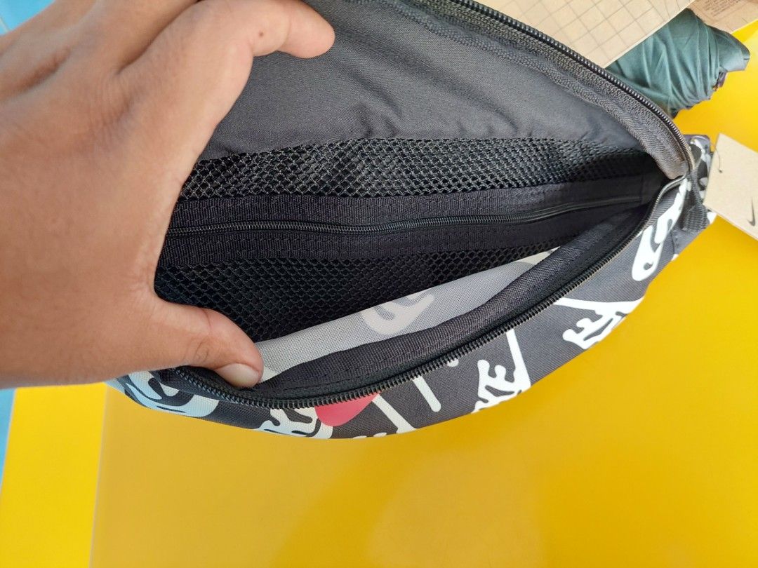Original Nike Pouch Bag, Men's Fashion, Bags, Belt bags, Clutches and