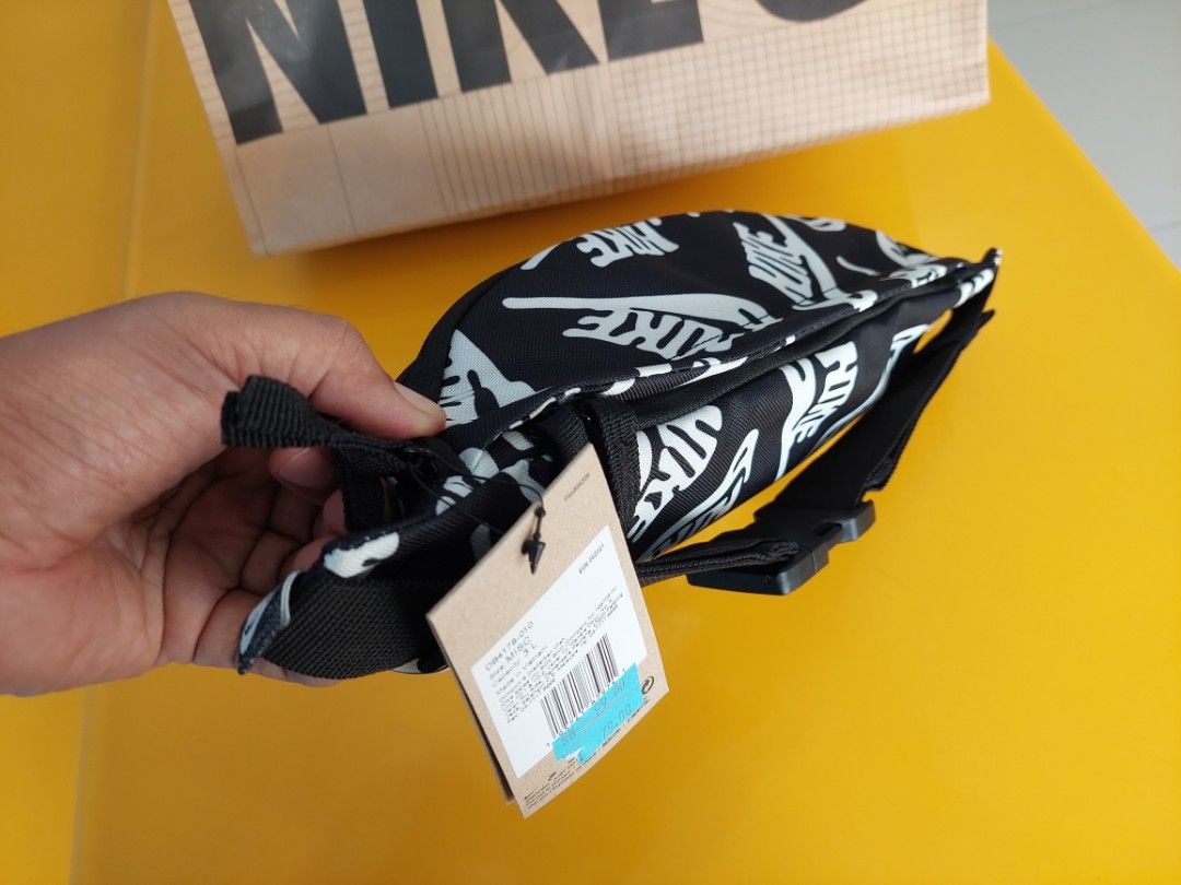 Original Nike Pouch Bag, Men's Fashion, Bags, Belt bags, Clutches and