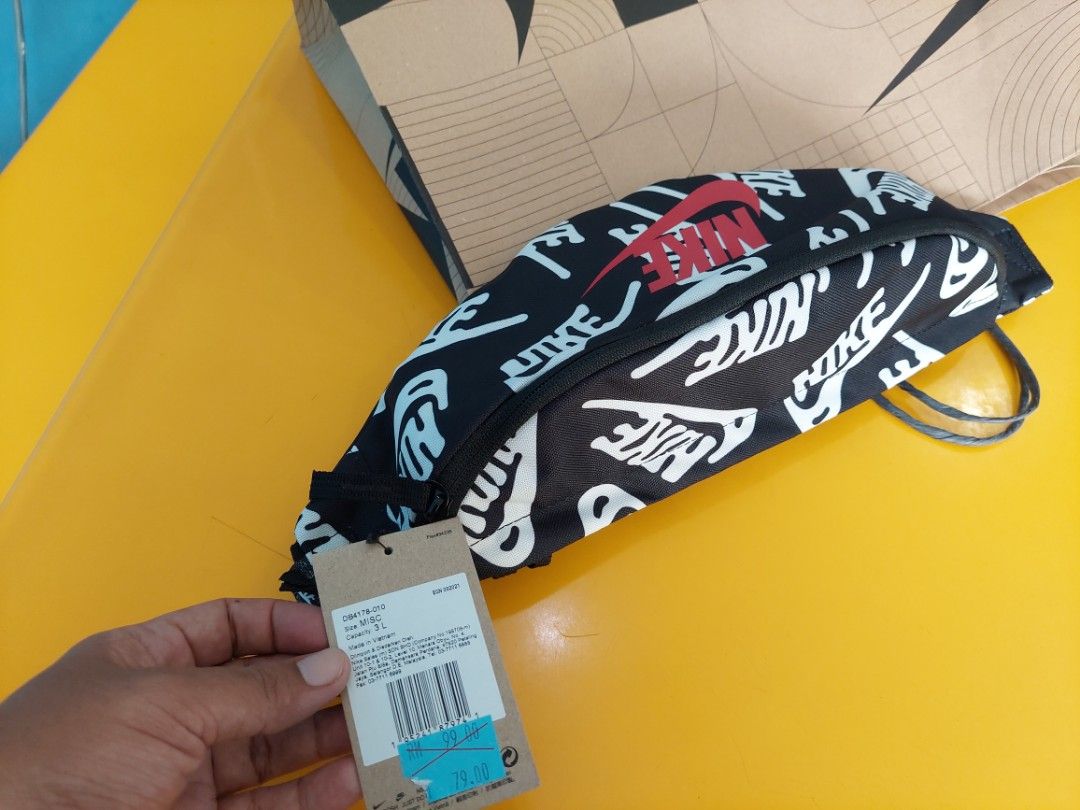 Original Nike Pouch Bag, Men's Fashion, Bags, Belt bags, Clutches and