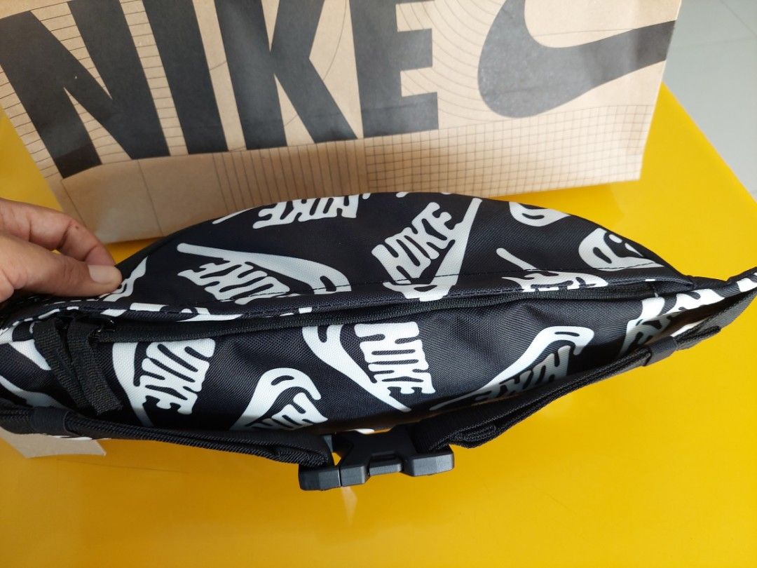 Original Nike Pouch Bag, Men's Fashion, Bags, Belt bags, Clutches and
