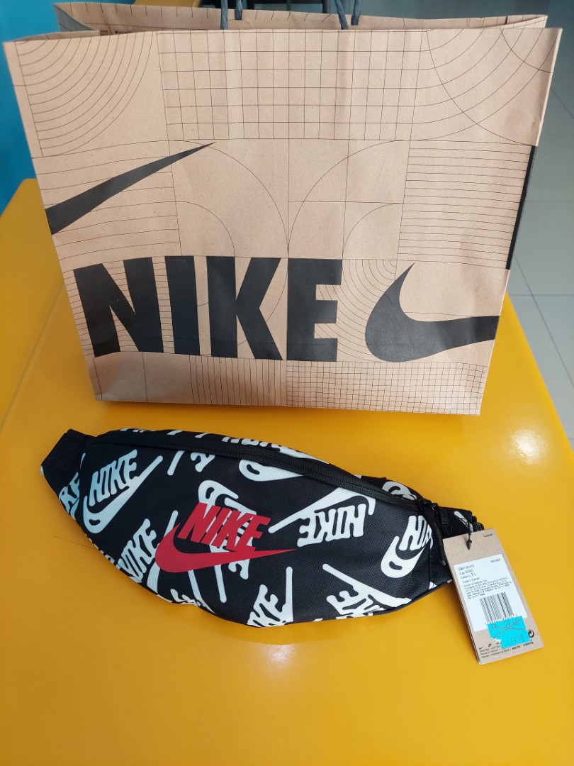 Original Nike Pouch Bag, Men's Fashion, Bags, Belt bags, Clutches and