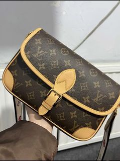 Pre order: Baguette bag crossbody strap LV. Diane. anti-wear buckle leather  shoulder strap adjustment transformation high-end spring ring accessori