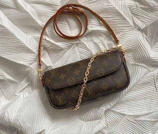 Louis Vuitton Wallet button 4A, Women's Fashion, Bags & Wallets, Purses &  Pouches on Carousell