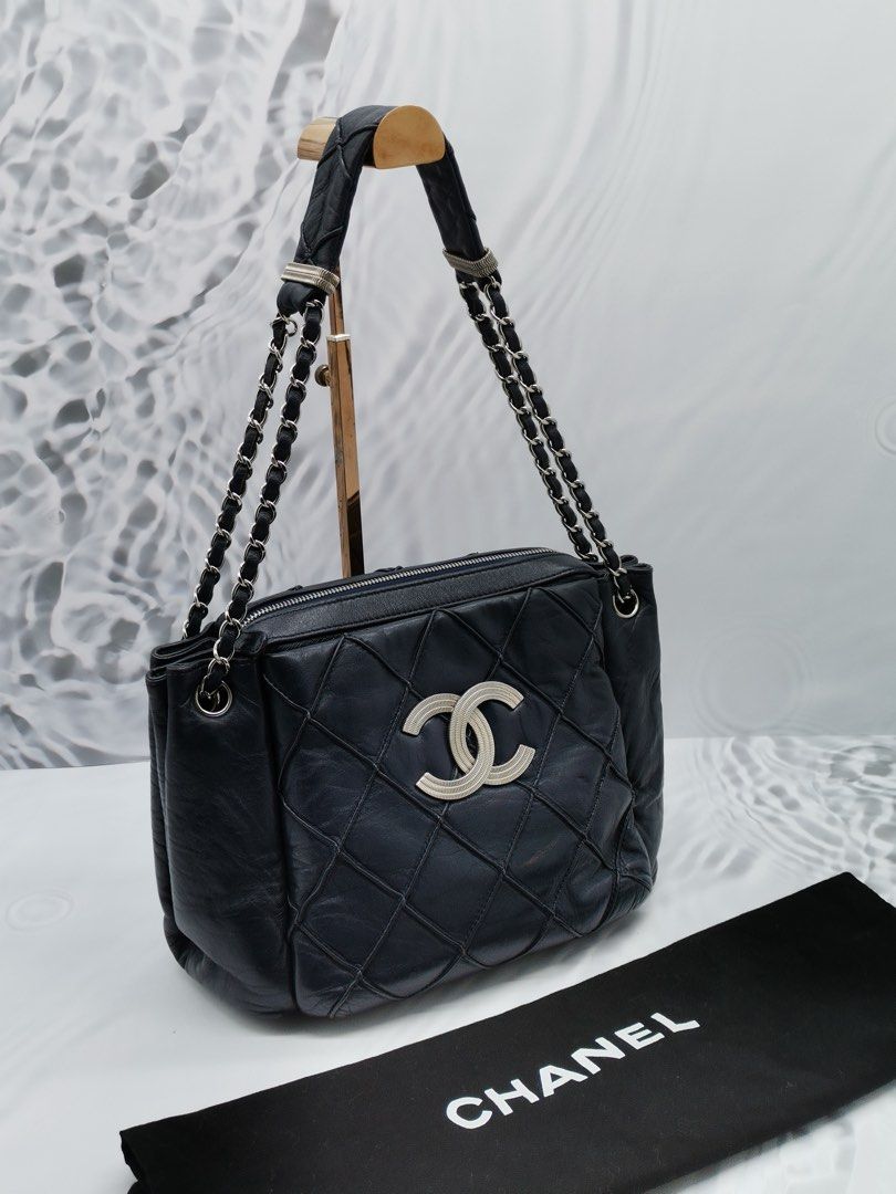 Chanel shoulder bag sale store