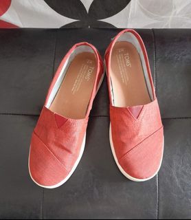 Red sneakers (Toms) Size 7