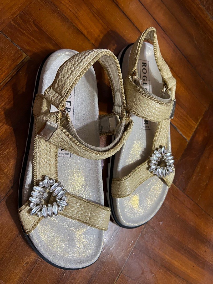ROGER VIVIER Trekky Viv Raffia 1