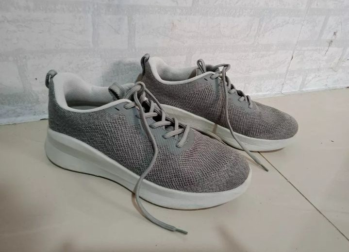 Sepatu uniqlo original size 41 mulus on Carousell