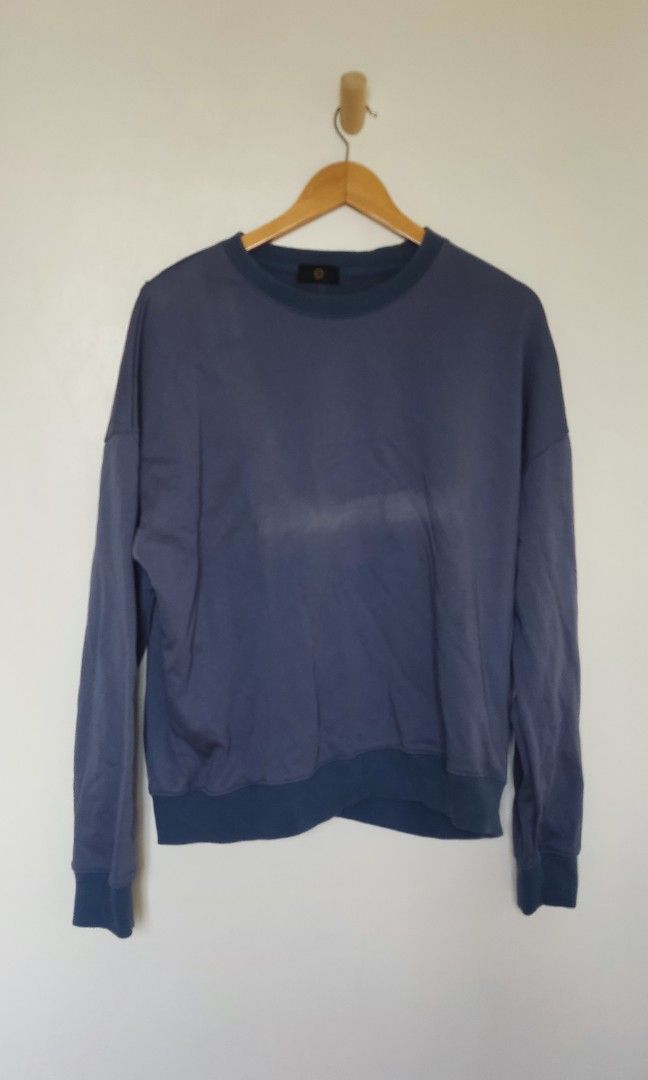 Sweater pullover (Category: Coats, Jackets and Outerwear) located in Manila. Submitted by johnille (Listing ID 1231444582, Image 1). Description: what you see is what you get may discoloration as shown in the pic price is still negotiable. if u want shipping, kayo magbabayad ng SF. meetup sm sn lazaro.