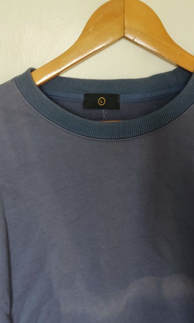 Sweater pullover (Category: Coats, Jackets and Outerwear) located in Manila. Submitted by johnille (Listing ID 1231444582, Image 3). Description: what you see is what you get may discoloration as shown in the pic price is still negotiable. if u want shipping, kayo magbabayad ng SF. meetup sm sn lazaro.