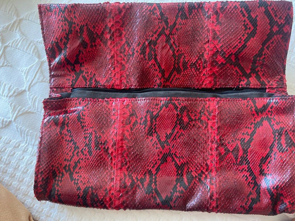 Red snakeskin clutch bag outlet