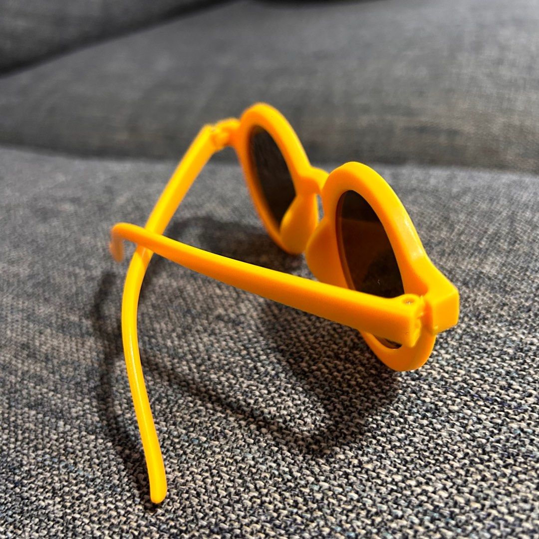 Toddler sunglasses (Category: Babies & Kids Fashion) located in Singapore. Submitted by bigsaleee (Listing ID 147778350, Image 3). Description: .