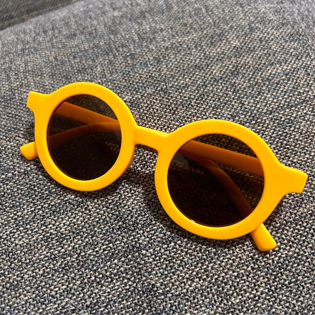 Toddler sunglasses (Category: Babies & Kids Fashion) located in Singapore. Submitted by bigsaleee (Listing ID 147778350, Image 2). Description: .