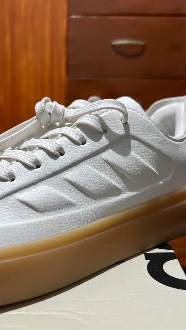 USED ONCE Original Adidas gum sole white sneakers