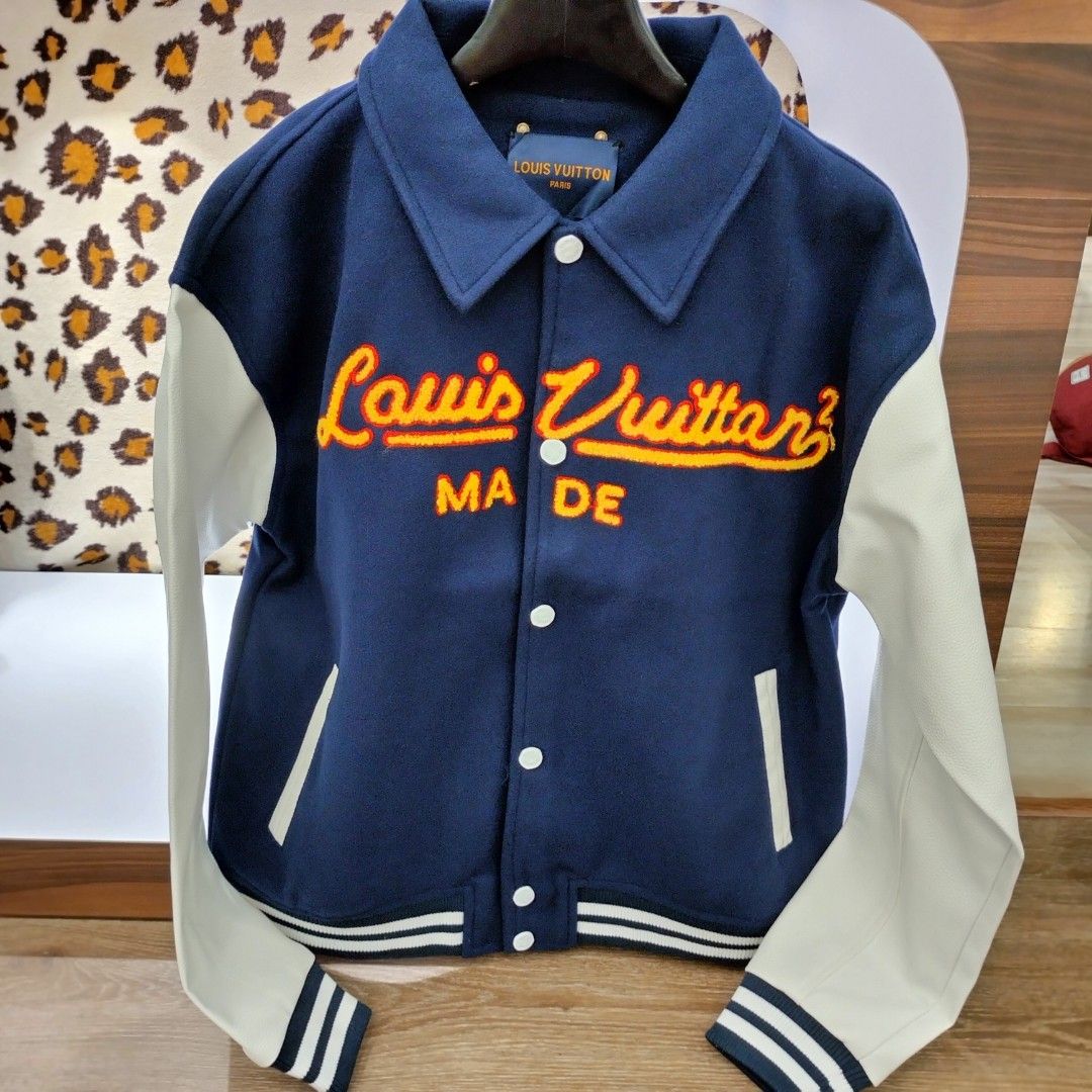 Louis Vuitton Classic Denim Jacket, Fesyen Pria, Pakaian , Baju Luaran di  Carousell