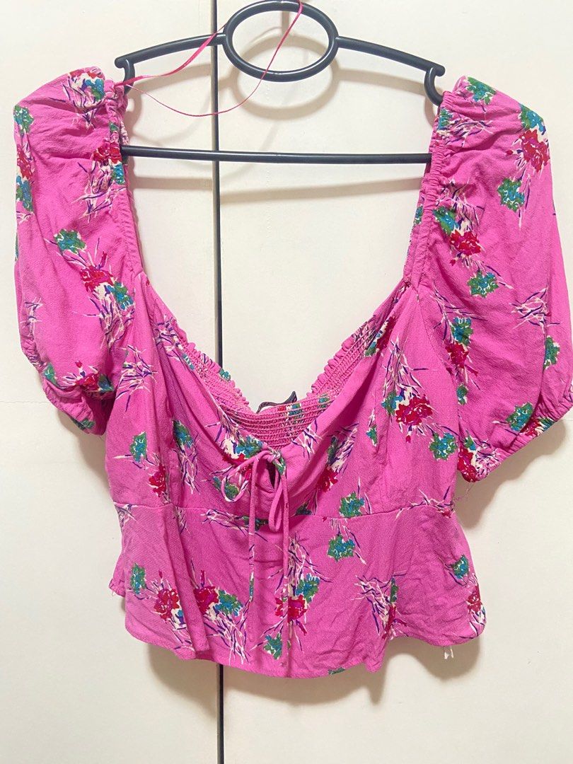 Zara pink floral crop top, Women's Fashion, Tops, Blouses on Carousell