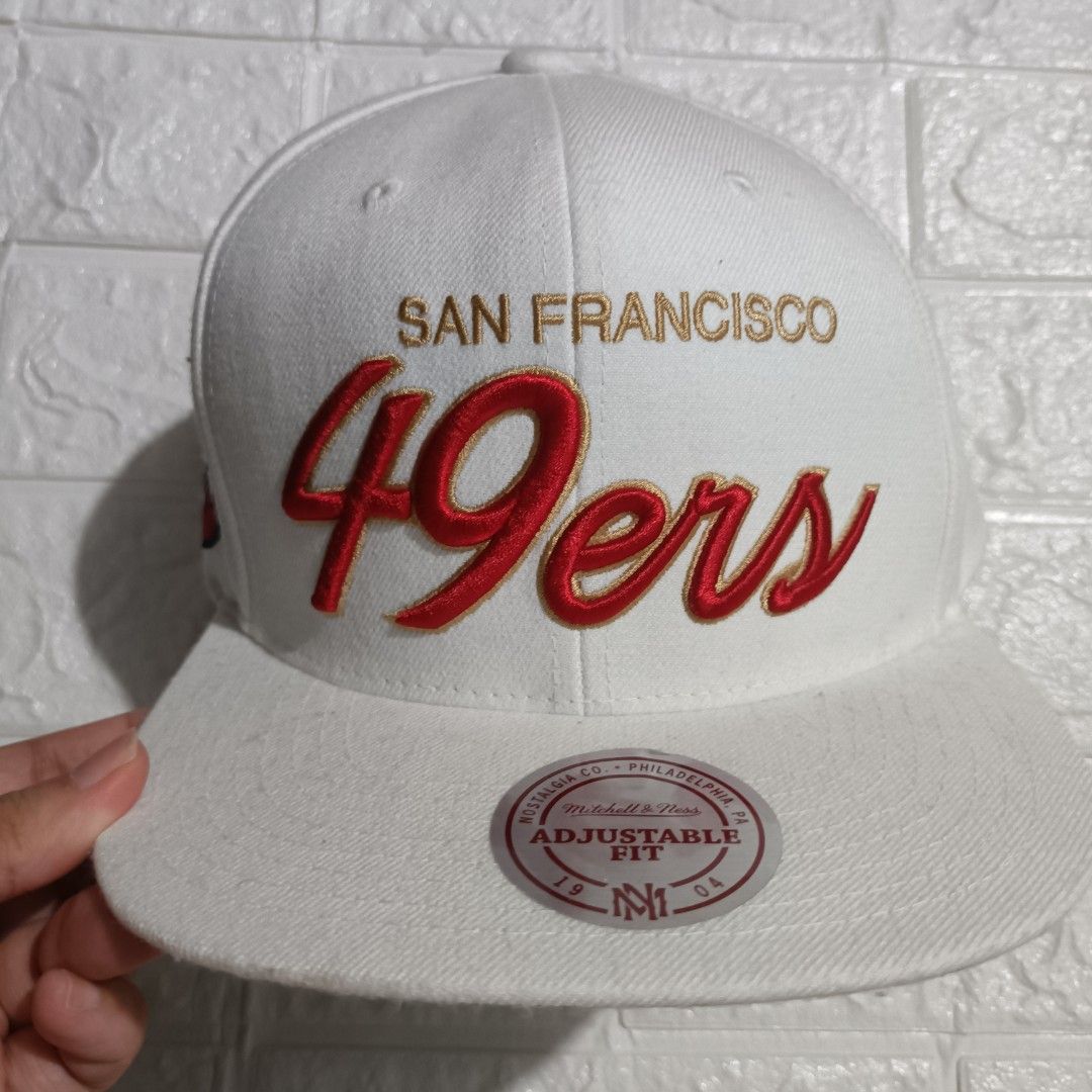 SF Giants Mitchell and Ness cap, Men's Fashion, Watches & Accessories, Caps  & Hats on Carousell