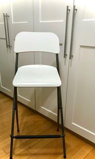 很新💕 IKEA 折疊吧台椅, 白色（腳管灰色）適用檯面110公分高，吧檯折疊高腳椅