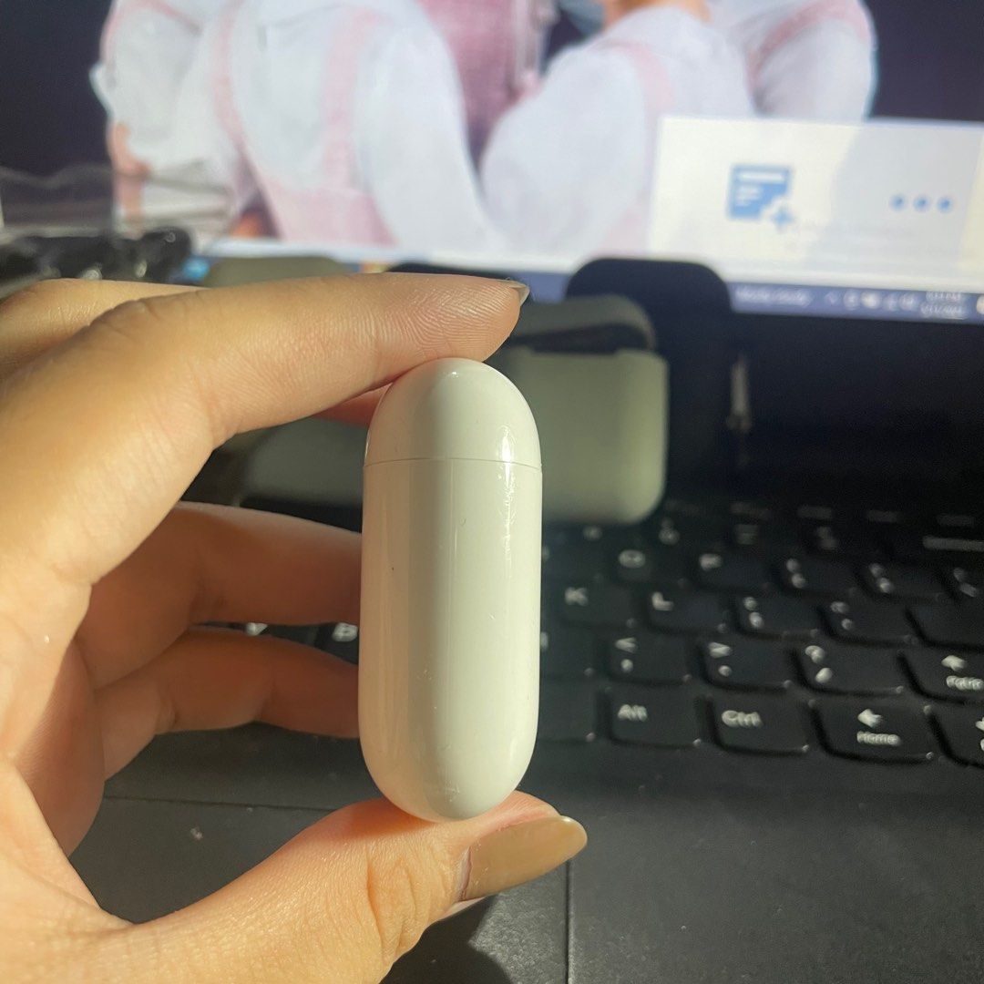 ‼️AirPods Gen 2 WIRELESS CHARGING CASE ONLY‼️ (Category: Earphones) located in Mandaluyong City. Submitted by lady.lannister (Listing ID 1231607726, Image 2). Description: AirPods Gen 2 WIRELESS Charging Case ONLY!!! Works with Gen 1 or Gen 2 AirPods With freebie cases 🤍 💯 Original 2000/ FIXED PRICE Issue: Dirt and some scratches are evident Replacement for your damaged or lost charging case ❤️ Disclaimer: Please make sure your AirPods are orig