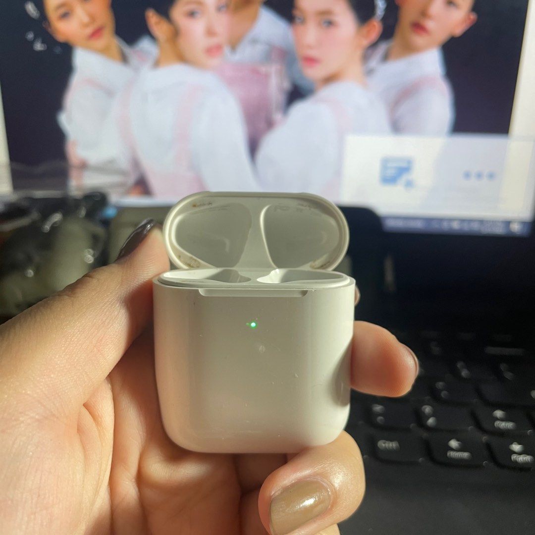 ‼️AirPods Gen 2 WIRELESS CHARGING CASE ONLY‼️ (Category: Earphones) located in Mandaluyong City. Submitted by lady.lannister (Listing ID 1231607726, Image 1). Description: AirPods Gen 2 WIRELESS Charging Case ONLY!!! Works with Gen 1 or Gen 2 AirPods With freebie cases 🤍 💯 Original 2000/ FIXED PRICE Issue: Dirt and some scratches are evident Replacement for your damaged or lost charging case ❤️ Disclaimer: Please make sure your AirPods are orig