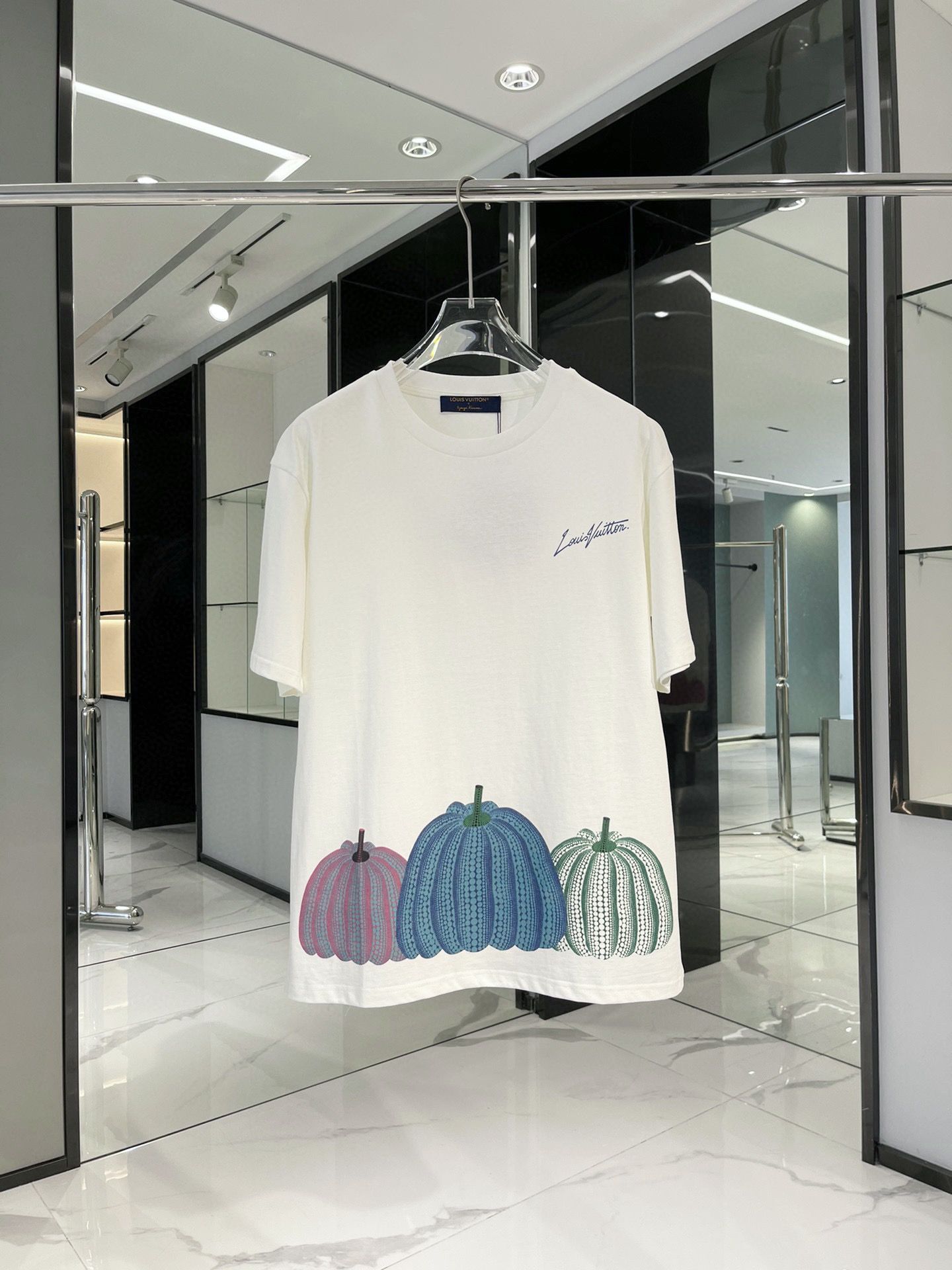 Authentic lv ✖️ Yayoi Kusama Pumpkin Print T-shirt, Luxury