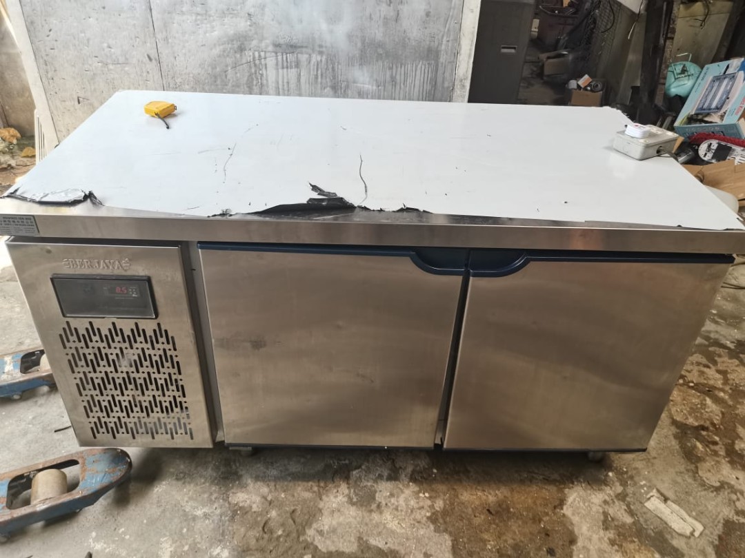 Berjaya 5 feet counter table chiller TIP TOP, TV & Home Appliances