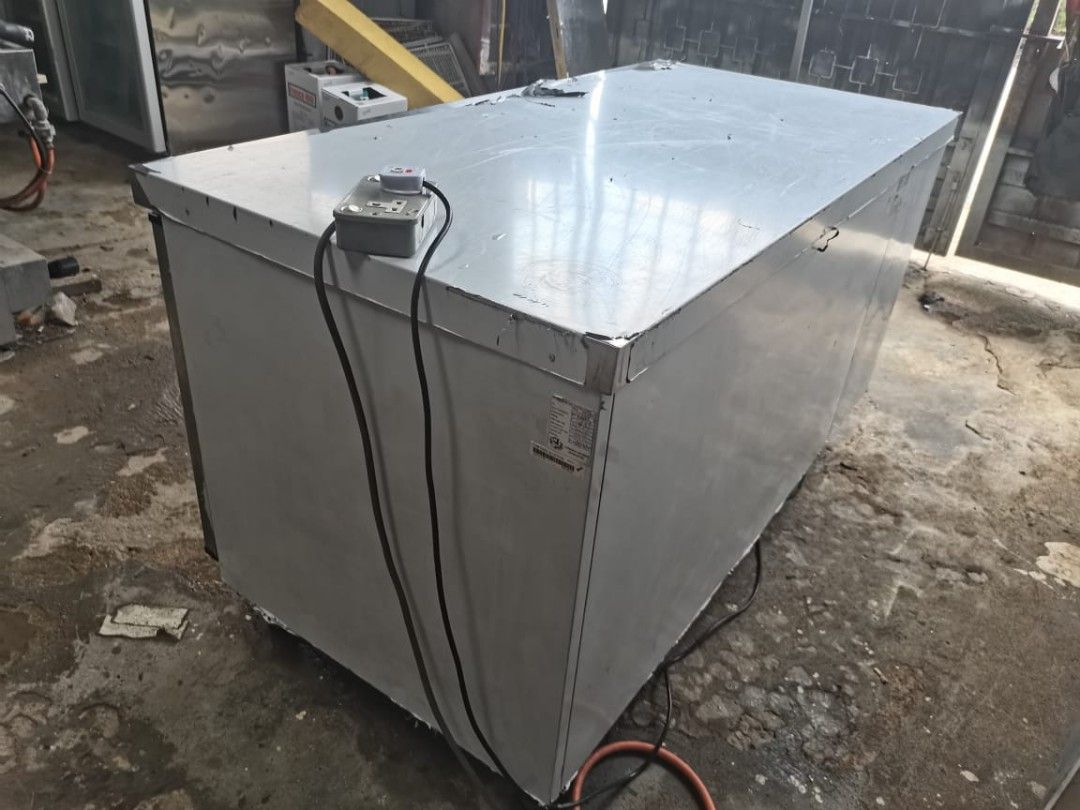 Berjaya 5 feet counter table chiller TIP TOP, TV & Home Appliances