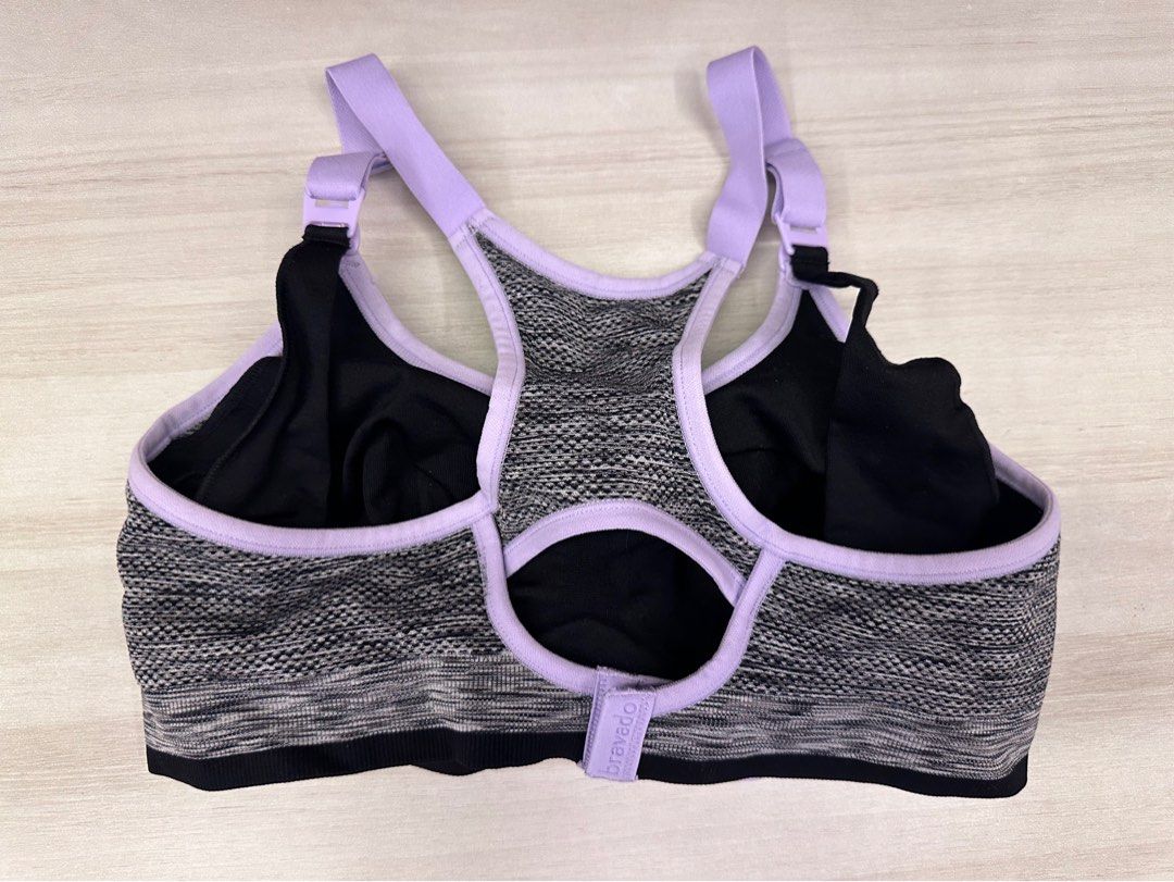 Sports bra with Velcro suitable or maternity/postpartum wear