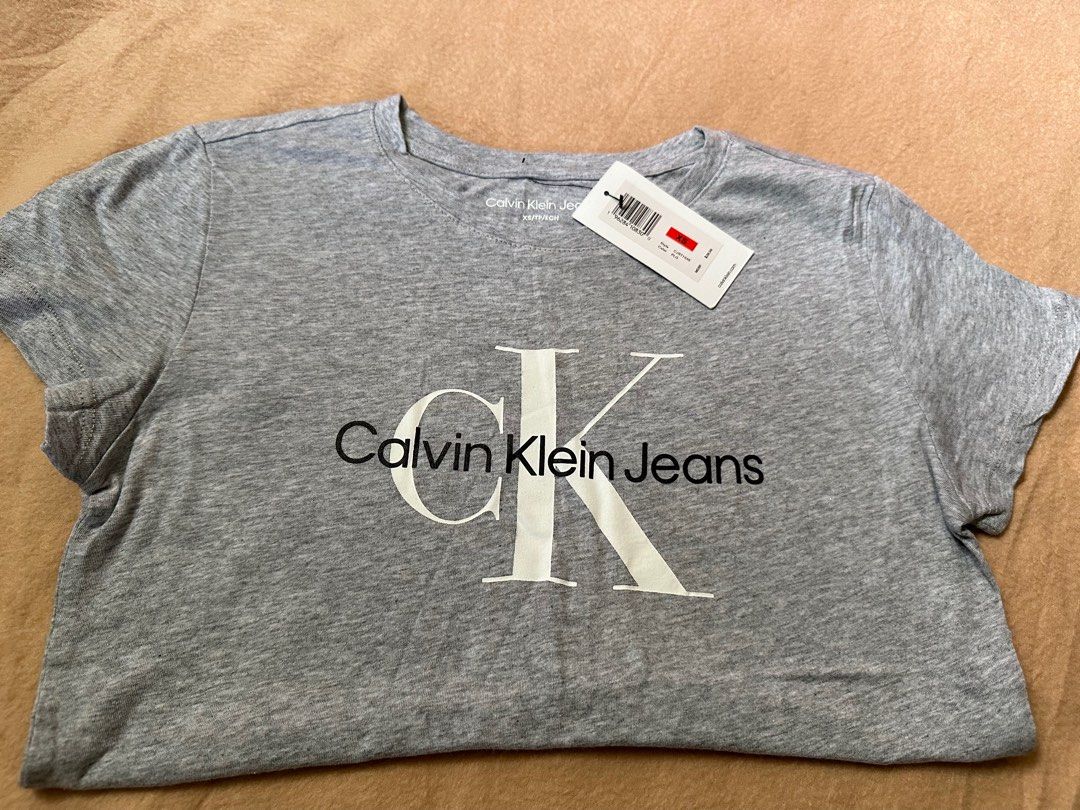 Calvin Klein tshirt (Category: Shirts) located in Manila. Submitted by lc0628 (Listing ID 1231728367, Image 2). Description: 100% orig! .