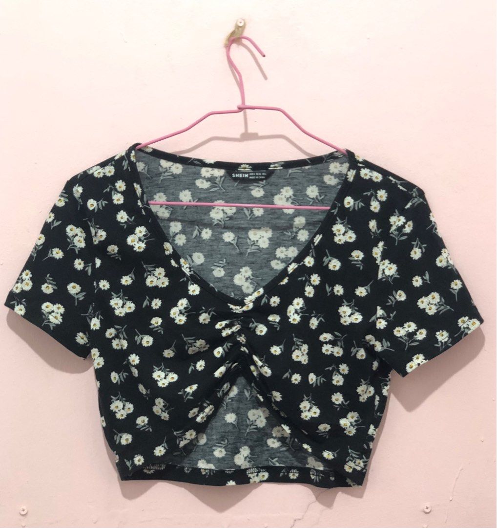 Crop top floral on Carousell