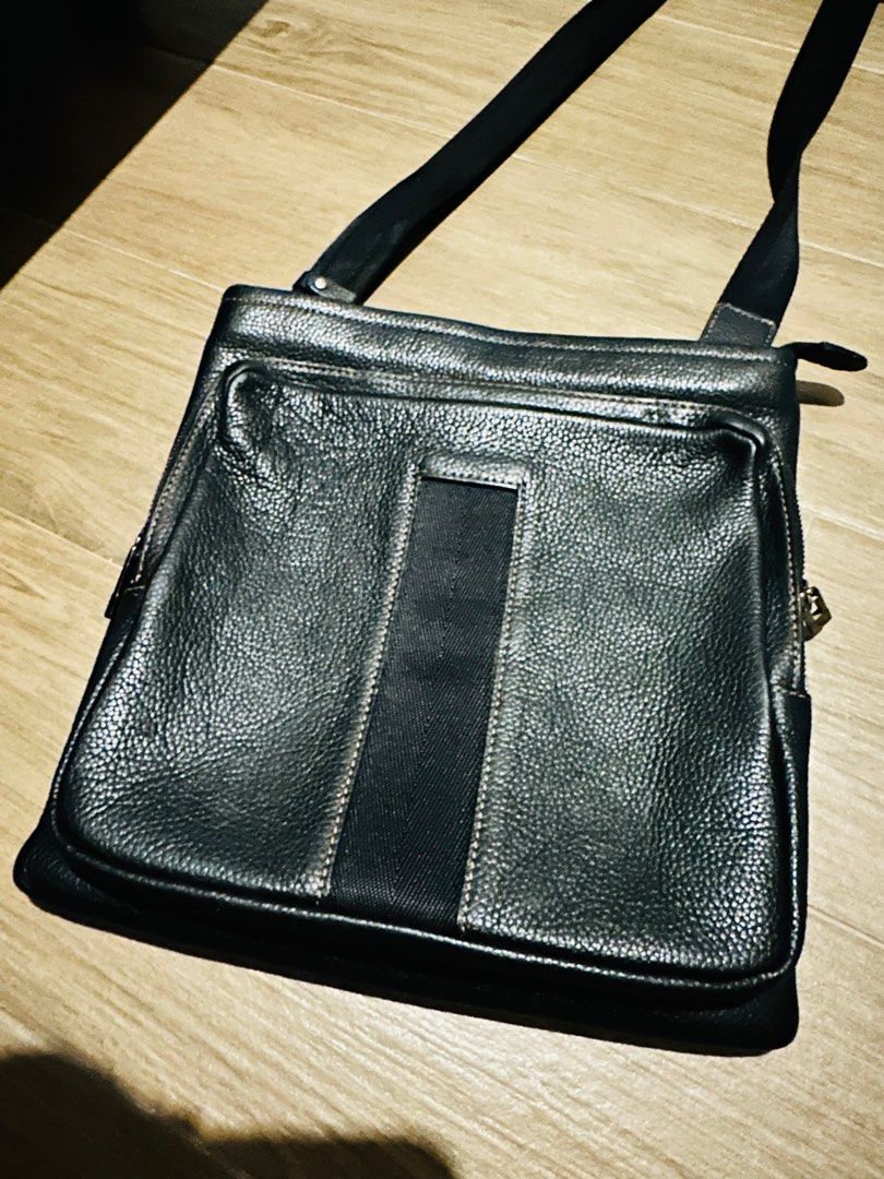 Daks sling top bag